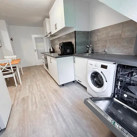 Self-check-in Aprtmnt With Beautiful, Big Kitchen, Bed דירה