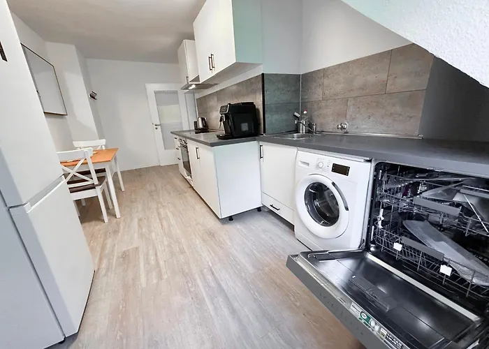 Self-check-in Aprtmnt With Beautiful, Big Kitchen, Bed דירה