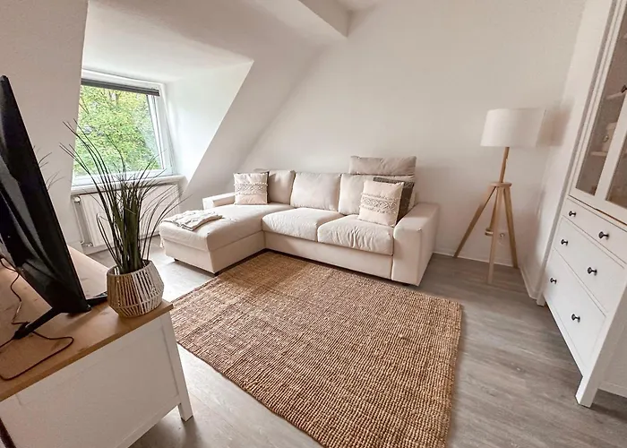 Self-check-in Aprtmnt With Beautiful, Big Kitchen, Bed Apartment *